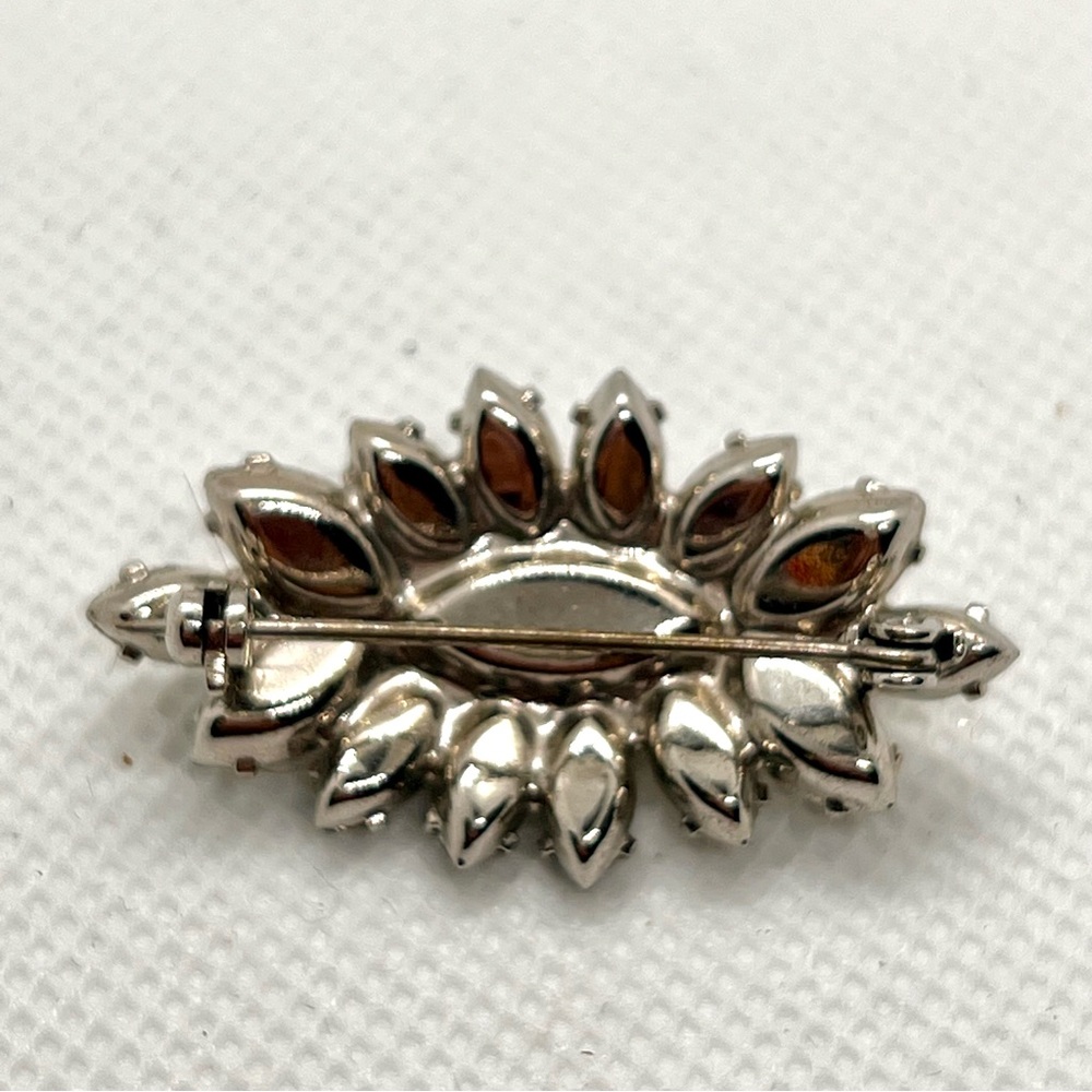 Beautiful Vintage Mid Century Marquis Bright Brooch Pin - Picture 2 of 3